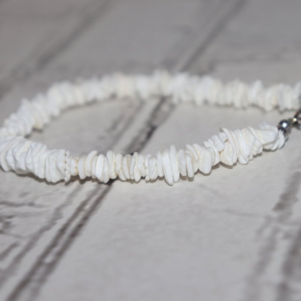 Men's white shell beach bracelet 10" - Picture 2 of 4